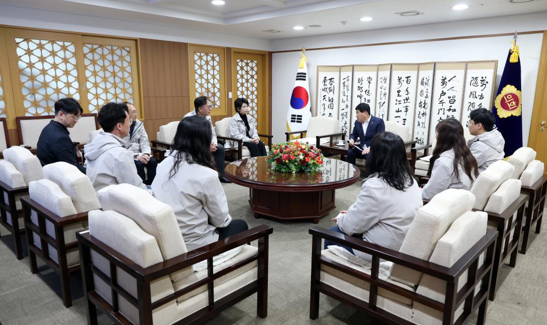 '충청남도자원봉사센터 센터장 및 일행 접견' 게시글의 사진(3) '0410_충남자원봉사협회 접견03.jpg'