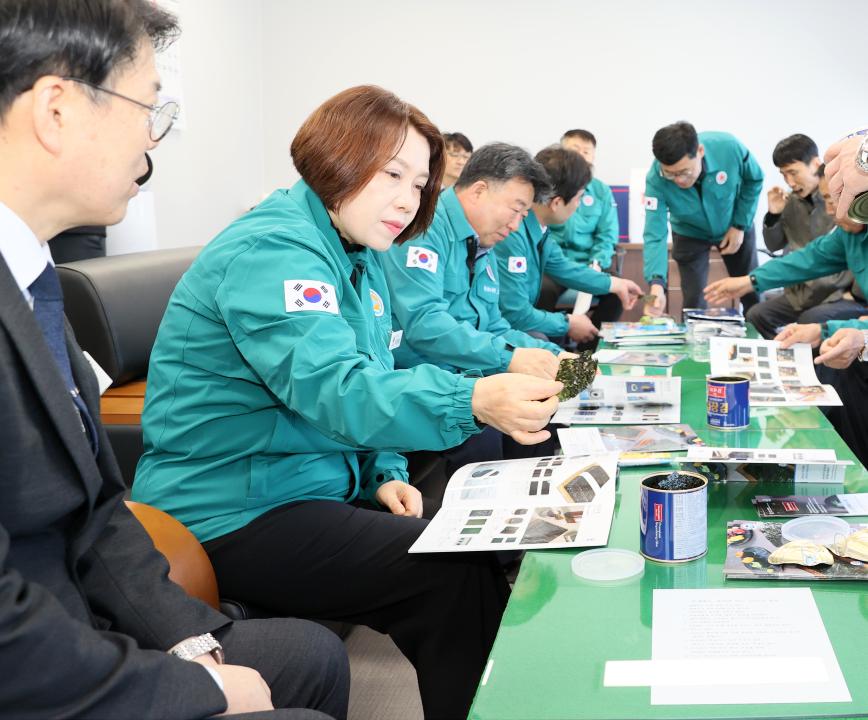 '제358회 임시회 농수위 현장방문(김산업특화단지, 전통줒조업체)' 게시글의 사진(10) '250415_제358회 임시회 농수위 현장방문_56.JPG'