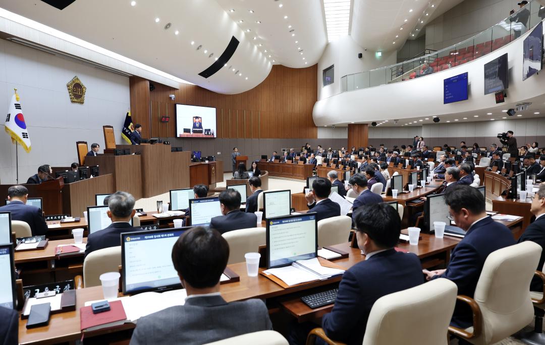'제358회 임시회 제1차 본회의' 게시글의 사진(7) '0408_제358회 임시회 제1차 본회의03.jpg'