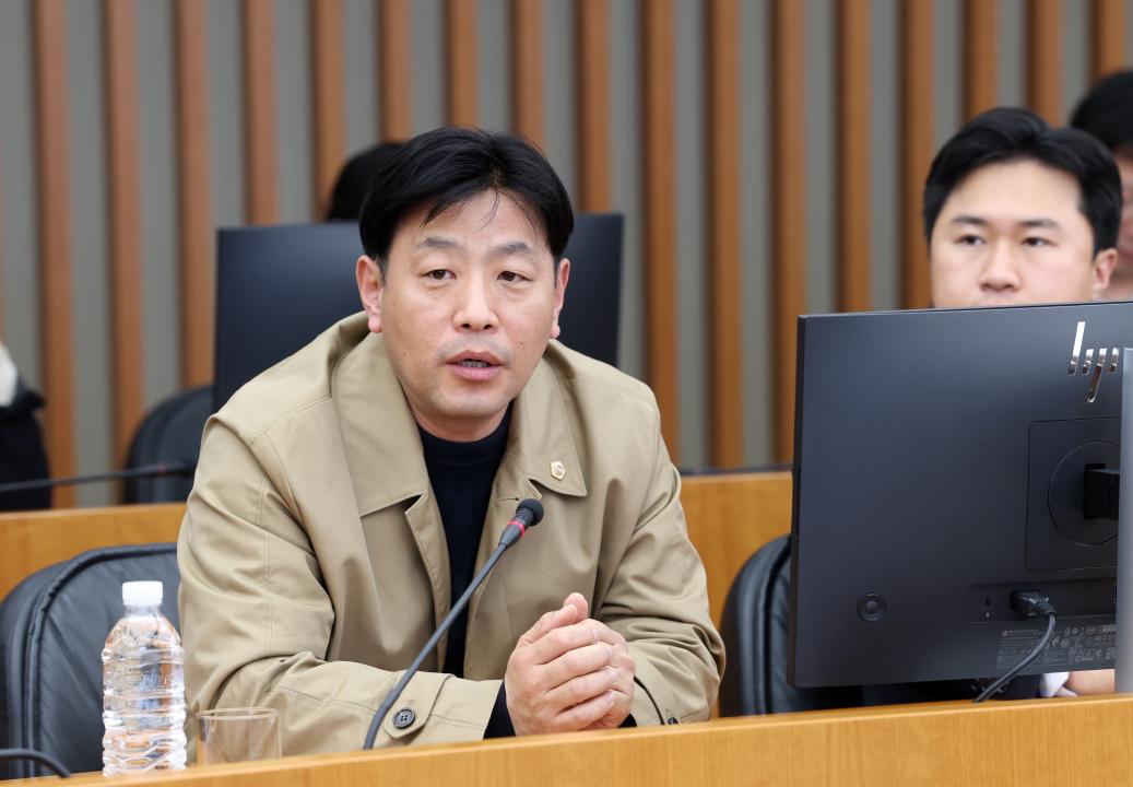 '제358회 임시회 기획경제위원회 현장방문' 게시글의 사진(116) '0416_코닝정밀소재 방문34.jpg'
