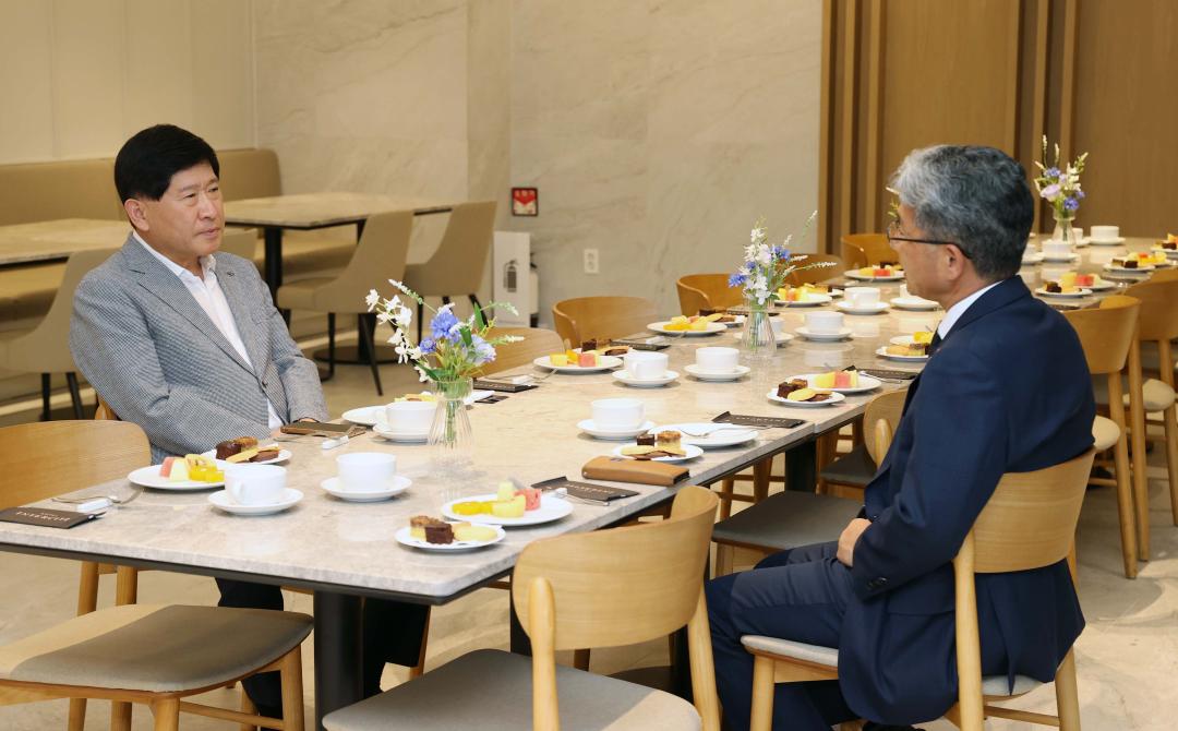 '대한민국시도의회의장협의회 제19대 전반기 정기회 및 대전 현충원 참배' 게시글의 사진(9) '0813_대한민국시도의회의장협의회 제19대 전반기 정기회19.jpg'