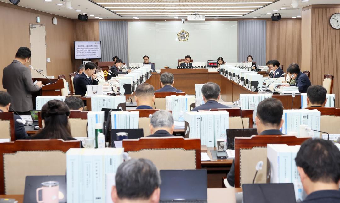 '제362회 정례회 제3차 예산결산특별위원회' 게시글의 사진(5) '251211_제3차 예산결산특별위원회_05.JPG'