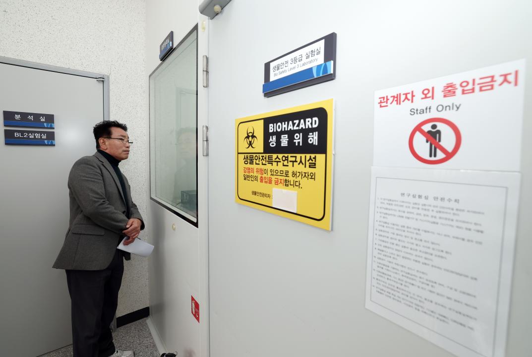 '제358회 임시회 보건복지환경위원회 현장방문' 게시글의 사진(87) '0415_보건환경연구원 현장방문90.jpg'