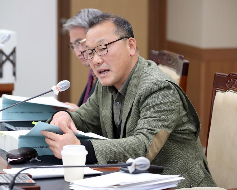 '제362회 정례회 제3차 행정문화위원회' 게시글의 사진(13) '1201_제362회 정례회 행정사무감사 행정문화위원회_9.jpg'