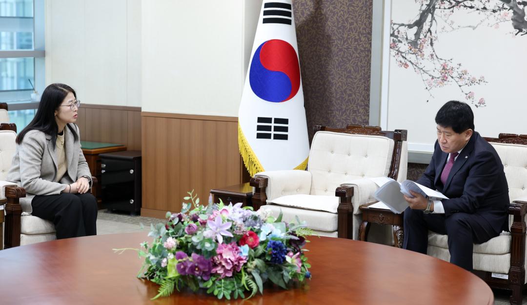 '충남가정어린이집연합회 회원 일행 접견' 게시글의 사진(14) '0319_충남가정어린이집 간담회14.jpg'