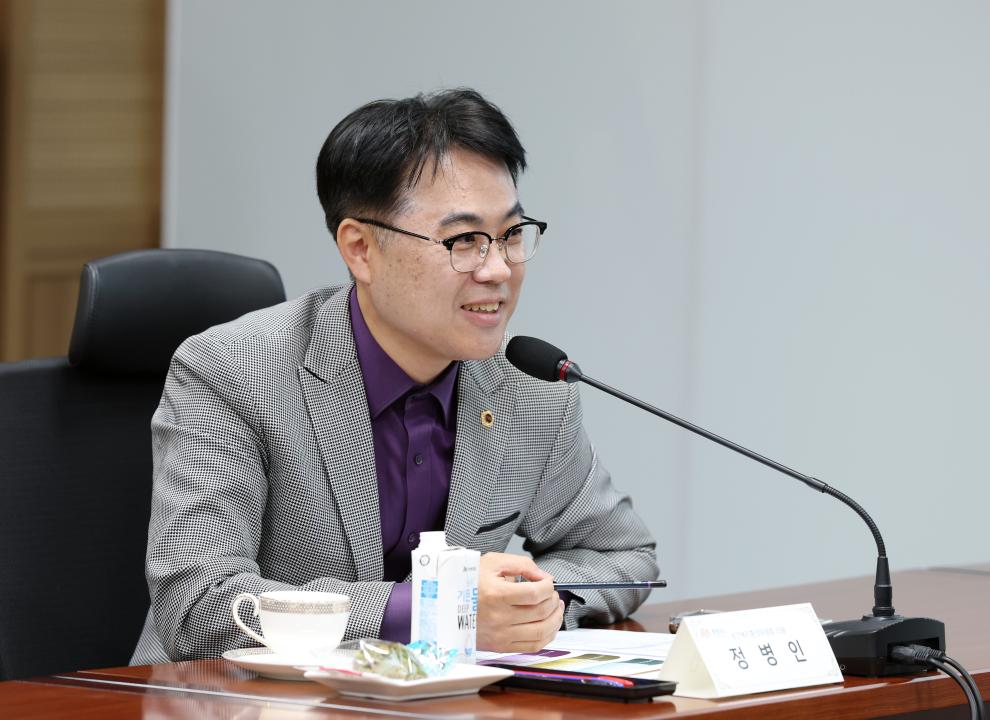 '제358회 임시회 보건복지환경위원회 현장방문' 게시글의 사진(40) '0415_보건환경연구원 현장방문41.jpg'
