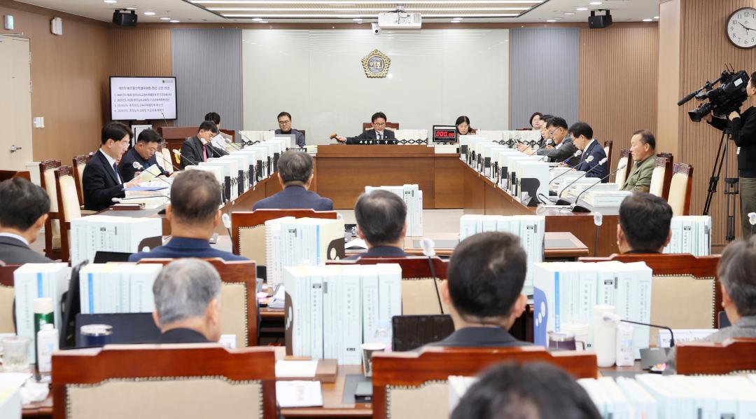 '제362회 정례회 제3차 예산결산특별위원회' 게시글의 사진(4) '251211_제3차 예산결산특별위원회_04.JPG'