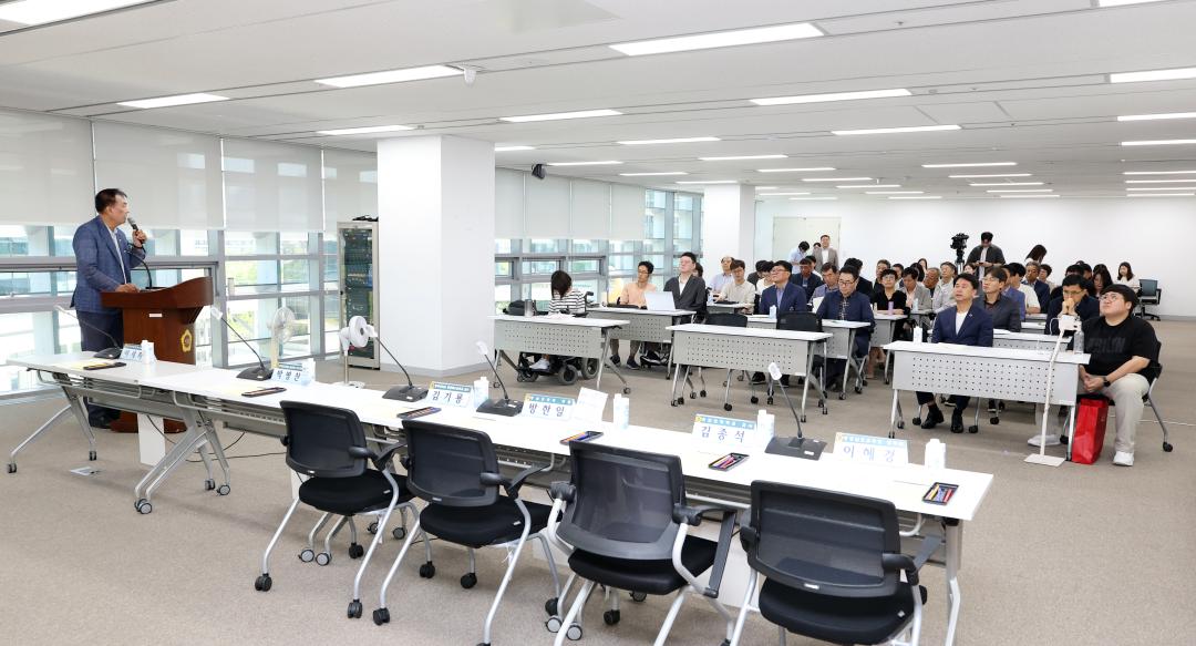 '충청남도 장애교원 지원정책 개선 방안 모색을 위한 의정토론회(좌장 방한일 의원)' 게시글의 사진(12) '0731_충청남도 장애 교원 지원정책 의정토론회12.jpg'