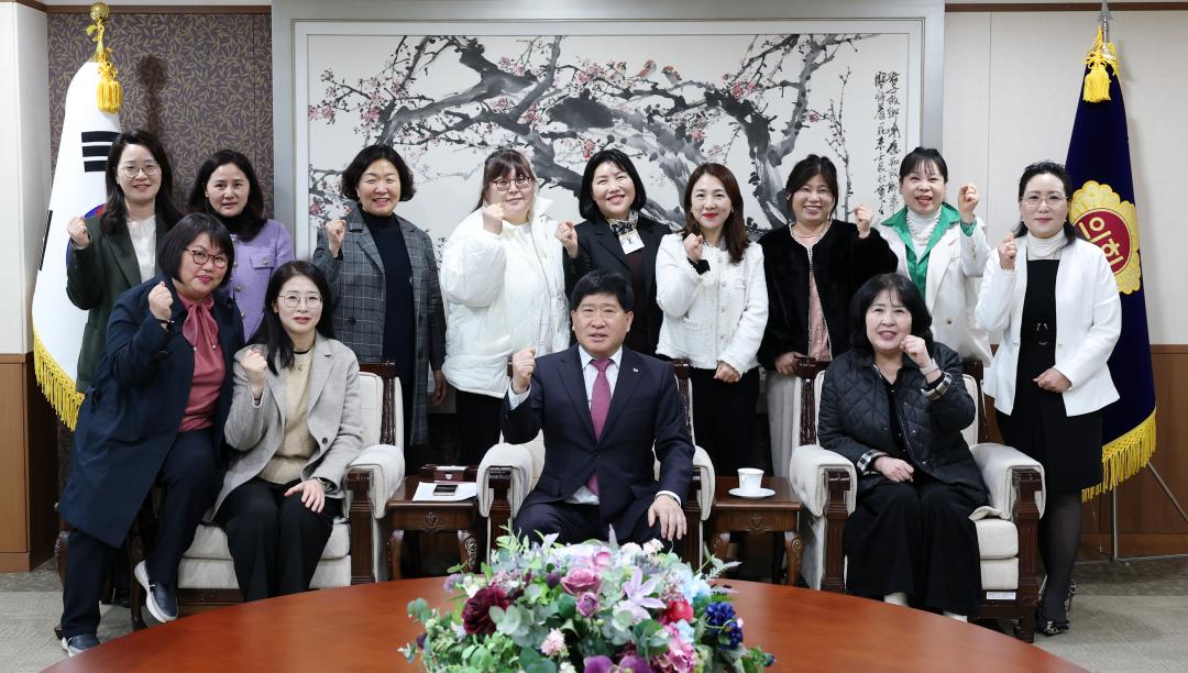 '충남가정어린이집연합회 회원 일행 접견' 게시글의 사진(1) '0319_충남가정어린이집 간담회01.jpg'