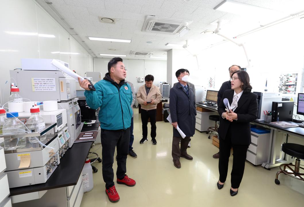 '제358회 임시회 보건복지환경위원회 현장방문' 게시글의 사진(58) '0415_보건환경연구원 현장방문59.jpg'