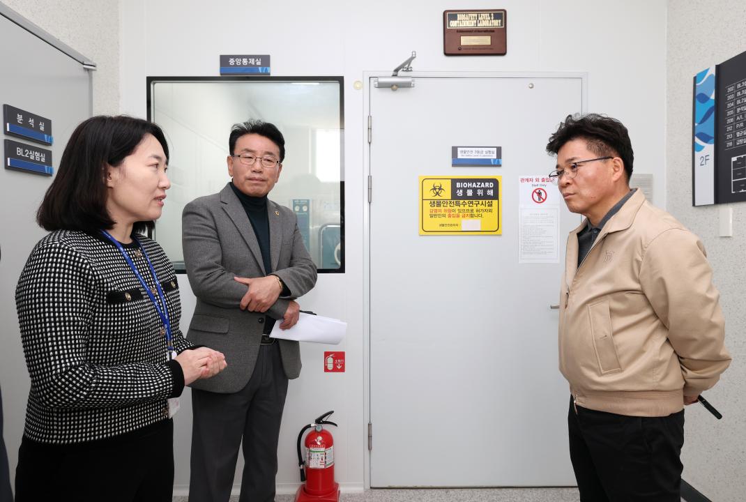 '제358회 임시회 보건복지환경위원회 현장방문' 게시글의 사진(88) '0415_보건환경연구원 현장방문91.jpg'