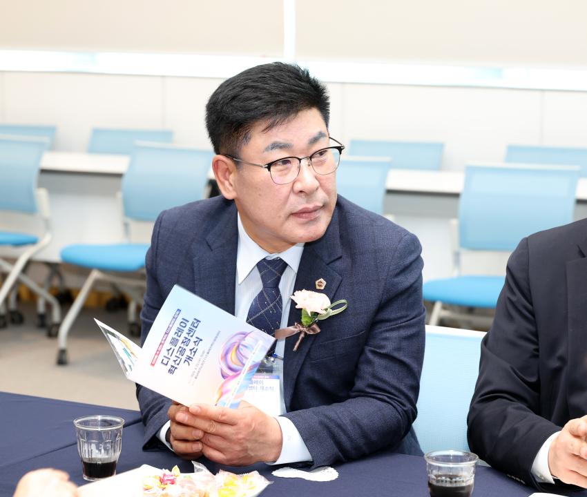 '디스플레이 혁신공정센터 개소식' 게시글의 사진(5) '0423_디스플레이 혁신공정센터 개소식04.jpg'