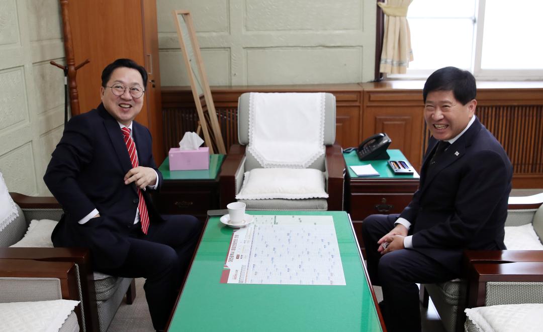 '(미래를 향한 충청인의 도약) 충남-대전 통합 추진 공동 선언' 게시글의 사진(2) '1121_충남대전 행정통합 추진 선언식01.jpg'