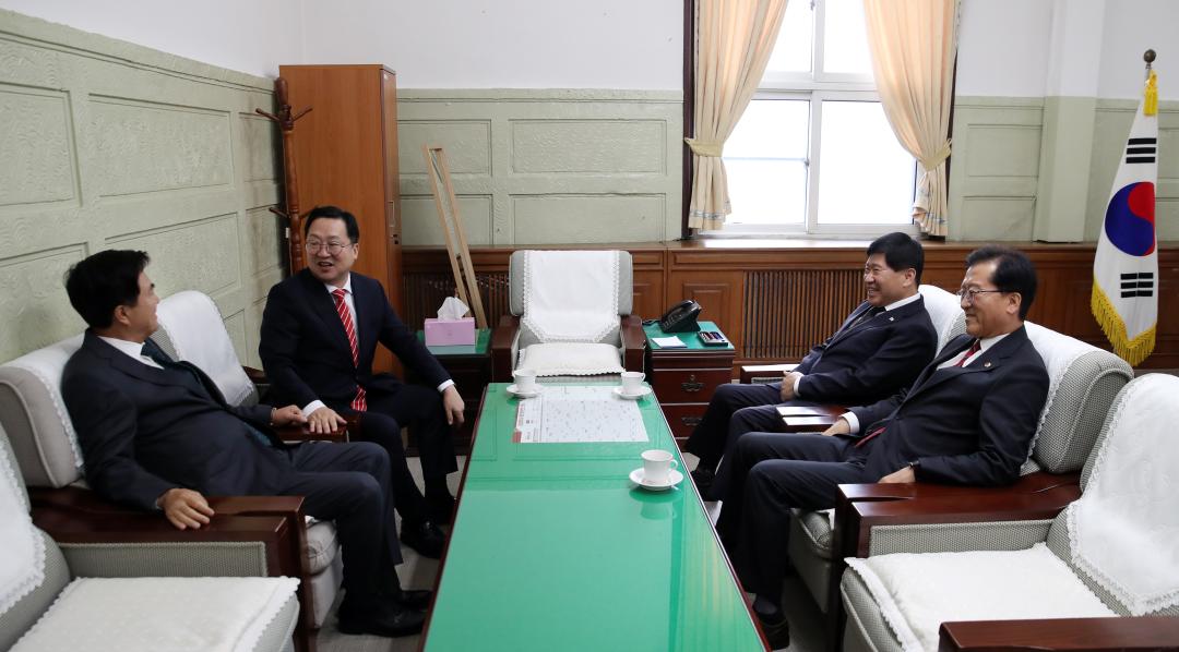 '(미래를 향한 충청인의 도약) 충남-대전 통합 추진 공동 선언' 게시글의 사진(4) '1121_충남대전 행정통합 추진 선언식03.jpg'