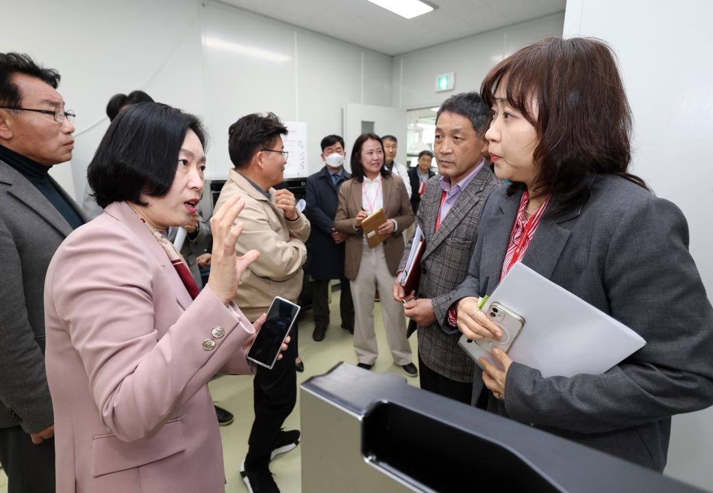 '제358회 임시회 보건복지환경위원회 현장방문' 게시글의 사진(79) '0415_보건환경연구원 현장방문82.jpg'