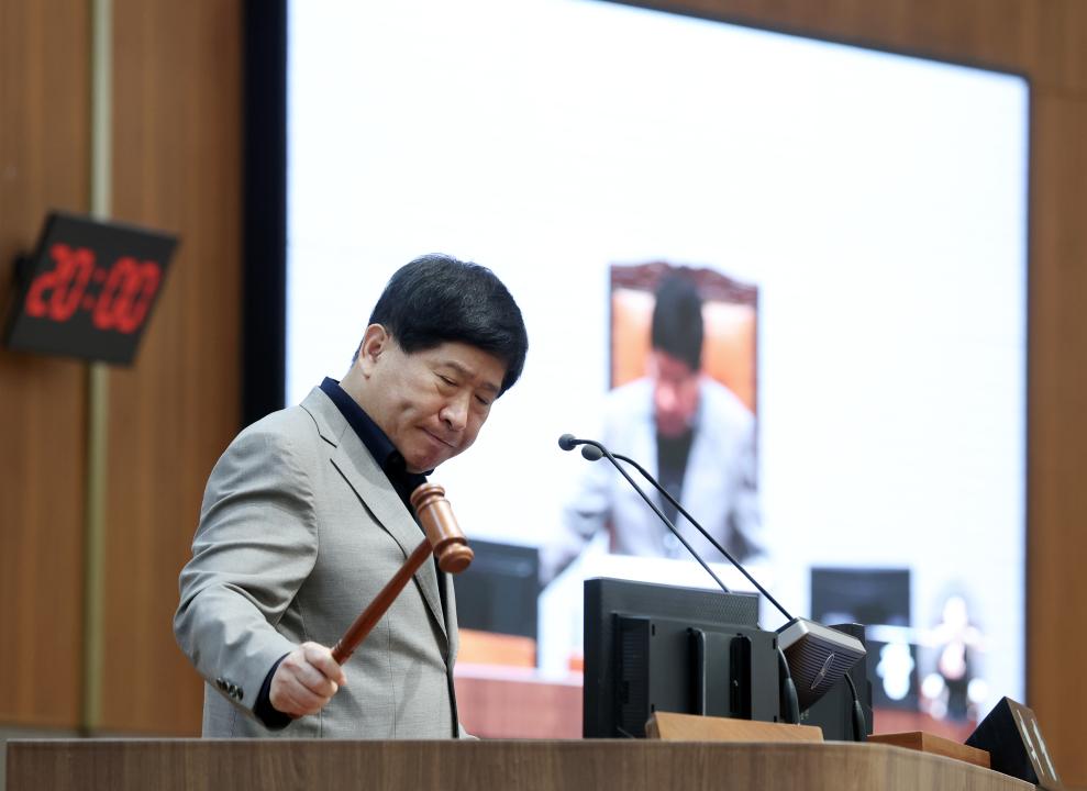 '제358회 임시회 제4차 본회의' 게시글의 사진(27) '0422_제4차 본회의 홍성현 의장07.jpg'
