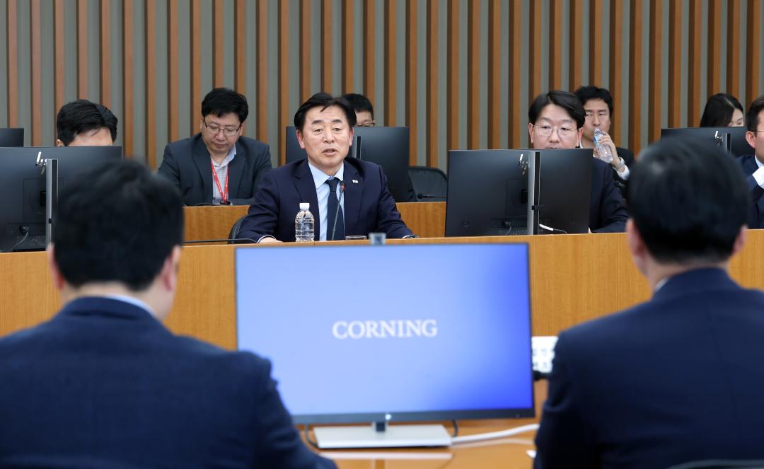 '제358회 임시회 기획경제위원회 현장방문' 게시글의 사진(109) '0416_코닝정밀소재 방문27.jpg'