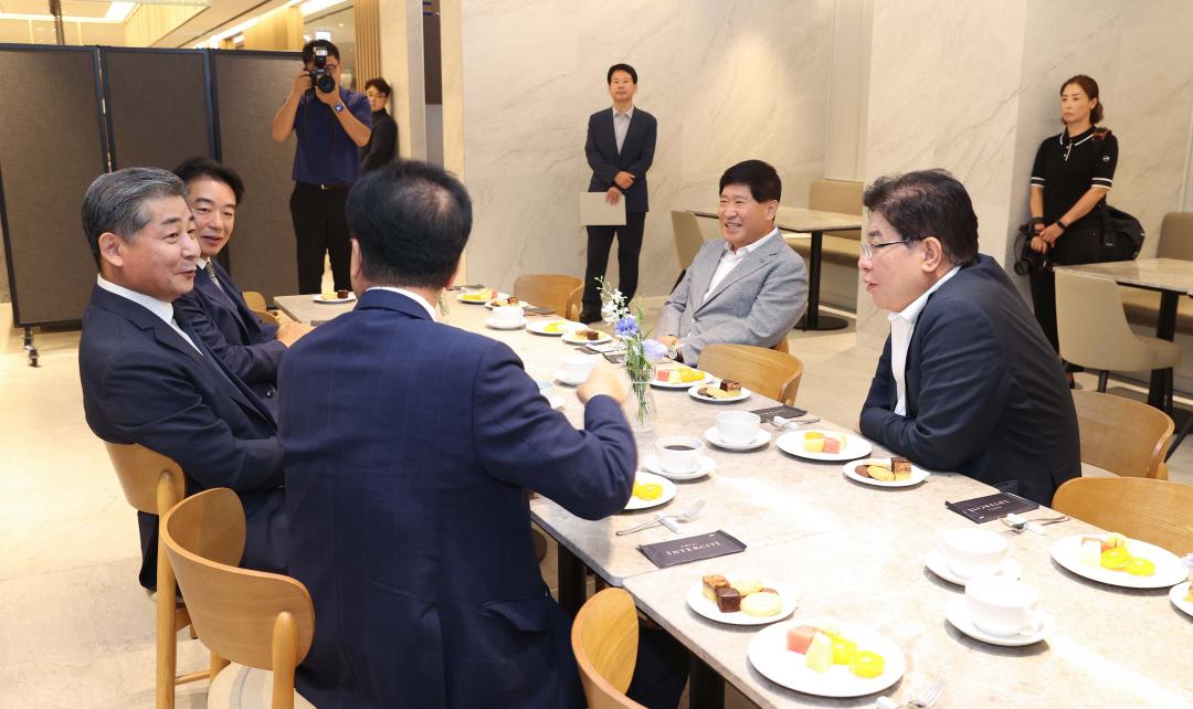 '대한민국시도의회의장협의회 제19대 전반기 정기회 및 대전 현충원 참배' 게시글의 사진(4) '0813_대한민국시도의회의장협의회 제19대 전반기 정기회14.jpg'