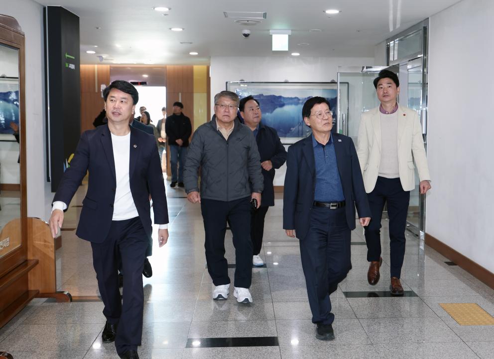 '제주특별자치도의회 교육위원회 충남도의회 방문' 게시글의 사진(3) '1104_제주도의회 교육위원회 방문17.jpg'