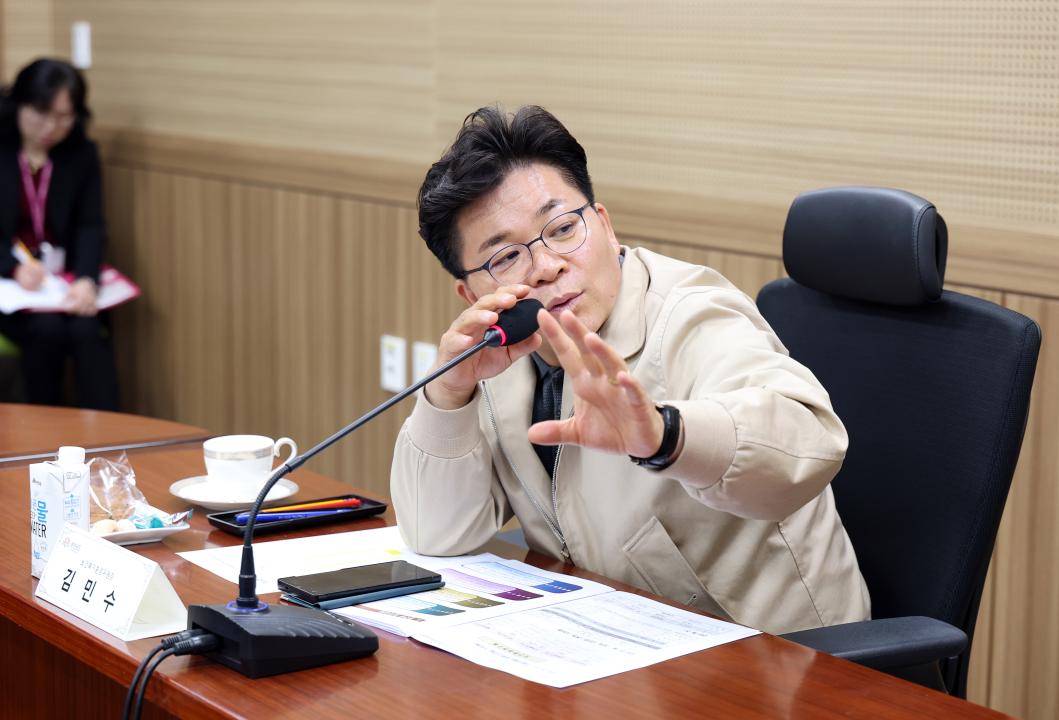 '제358회 임시회 보건복지환경위원회 현장방문' 게시글의 사진(14) '0415_보건환경연구원 현장방문15.jpg'