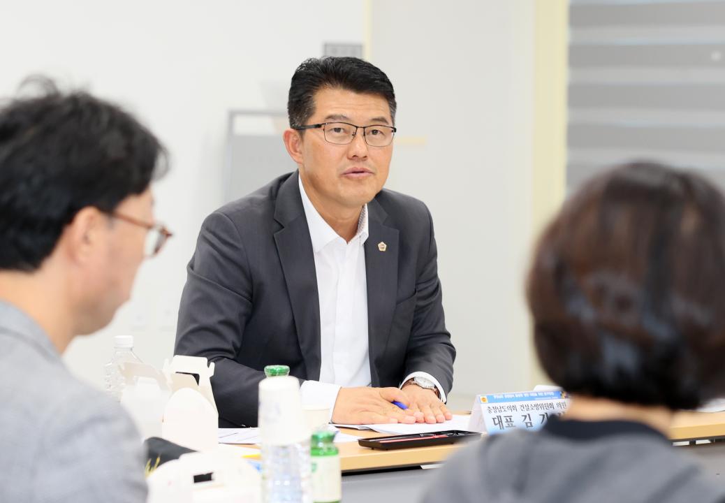 '김기서 의원, 공공급식처의 충남 농림‧축산‧수산물 공급 확대 위한 연구모임' 게시글의 사진(16) '251104_김기서 의원 공공급식 활성화 연구모임_20.JPG'