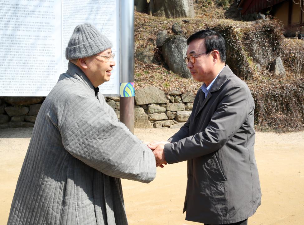 '행정문화위원회 서산 부석사 현장방문 금동보살상 친견' 게시글의 사진(5) '250311_행문위 서산 부석사 현장방문_05.JPG'