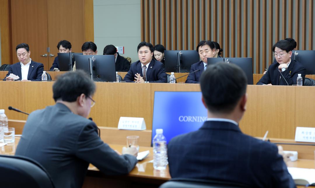 '제358회 임시회 기획경제위원회 현장방문' 게시글의 사진(121) '0416_코닝정밀소재 방문38.jpg'