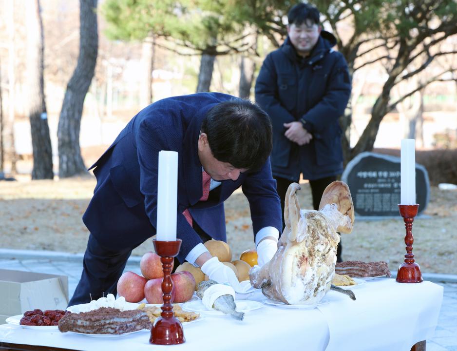 '신규 공용차량(버스 2대) 안전운행 기원 행사' 게시글의 사진(4) '0105_신규버스 안전 기원 행사04.jpg'