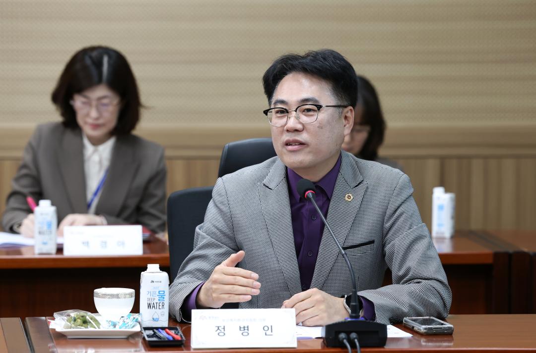 '제358회 임시회 보건복지환경위원회 현장방문' 게시글의 사진(43) '0415_보건환경연구원 현장방문44.jpg'