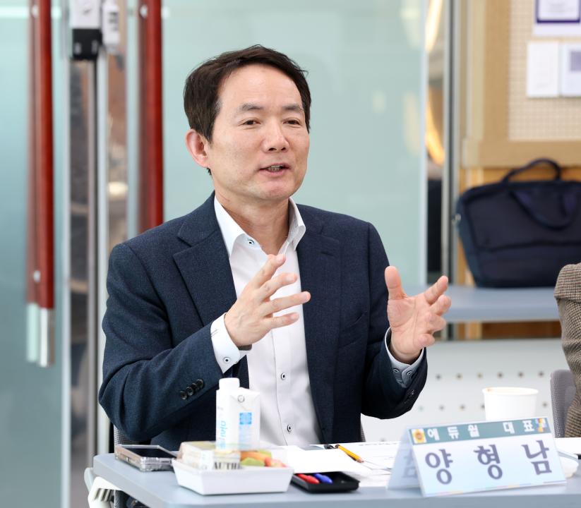 '다문화 학생 교육 및 학업중도포기 문제에 관한 연구모임(대표 유성재 의원)' 게시글의 사진(38) '0320_다문화 학생 교육 및 학업중도포기 문제 연구모임60.jpg'