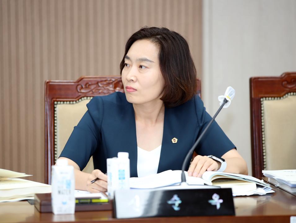 '제2차 문화관광재단 대표이사 후보자 인사청문특위' 게시글의 사진(39) '230621_제2차 문화관광재단 대표이사 인사청문특위_218.JPG'