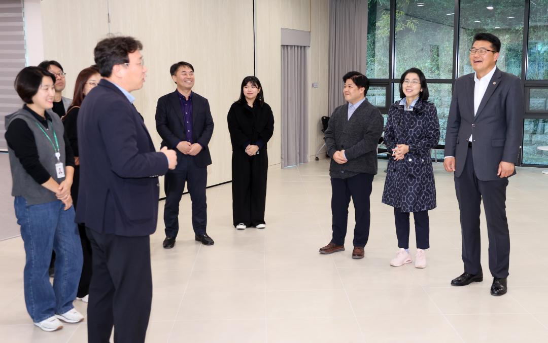 '김기서 의원, 공공급식처의 충남 농림‧축산‧수산물 공급 확대 위한 연구모임' 게시글의 사진(46) '251104_김기서 의원 공공급식 활성화 연구모임_57.JPG'