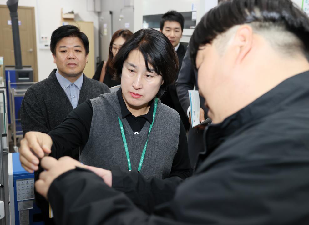 '김기서 의원, 공공급식처의 충남 농림‧축산‧수산물 공급 확대 위한 연구모임' 게시글의 사진(55) '251104_김기서 의원 공공급식 활성화 연구모임_64.JPG'