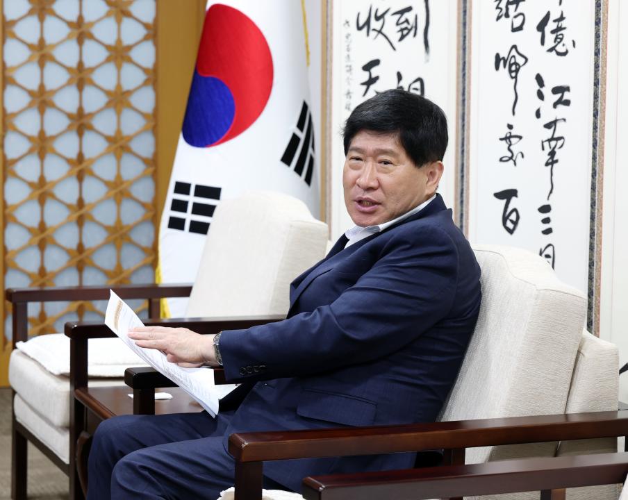 '대전세종충남 중소기업 협회 회장 일행 접견' 게시글의 사진(17) '0421_대전세종충남 중소기업협회 접견19.jpg'