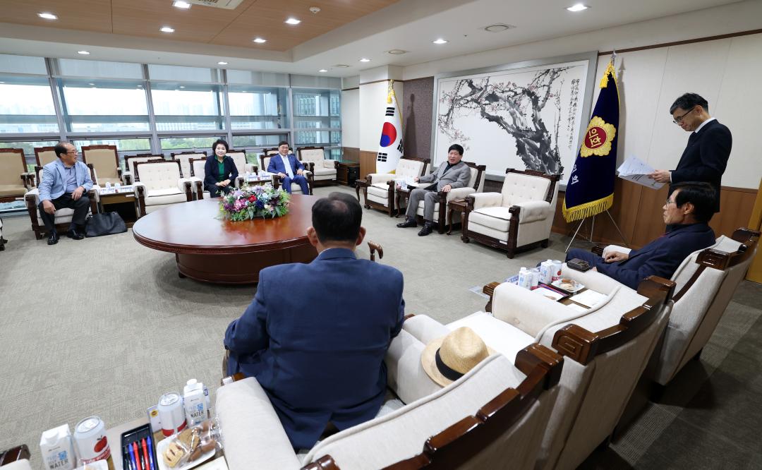 '제8대 도의원 초청 간담회' 게시글의 사진(6) '0422_제8대 의원 초청 간담회06.jpg'