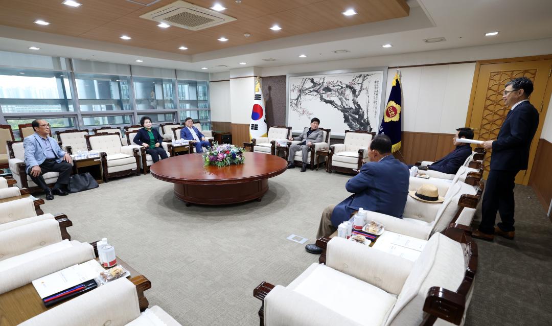 '제8대 도의원 초청 간담회' 게시글의 사진(3) '0422_제8대 의원 초청 간담회03.jpg'