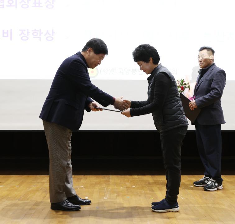 '한국양봉협회 충남지회 제52차 정기총회' 게시글의 사진(11) '241212_한국양봉협회 충남지회 제52차 정기총회 (13).JPG'
