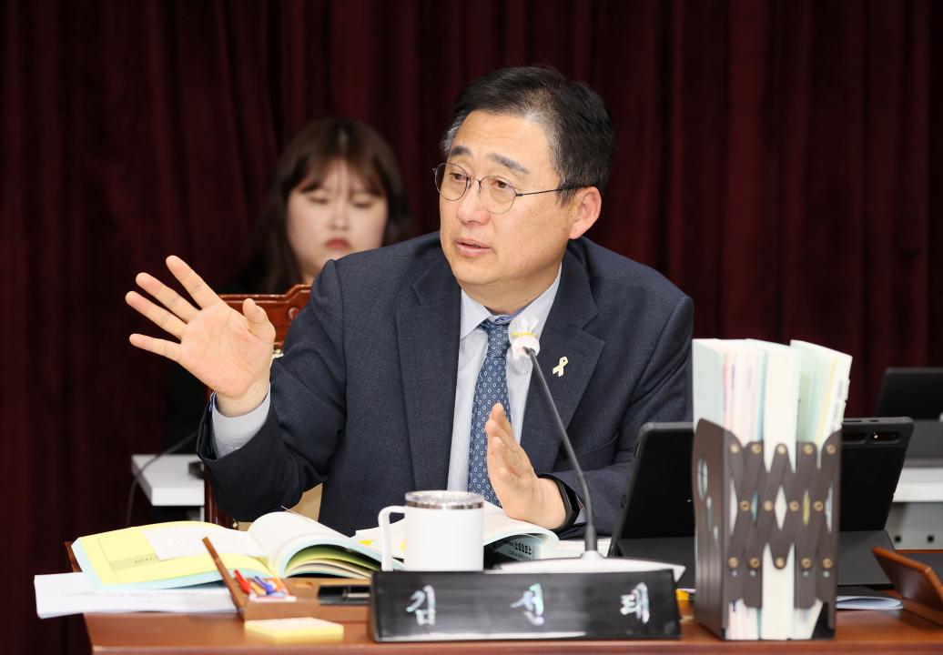 '제358회 임시회 제1차 교육위원회' 게시글의 사진(21) '250414_제358회 임시회 제1차 교육위원회_38.JPG'