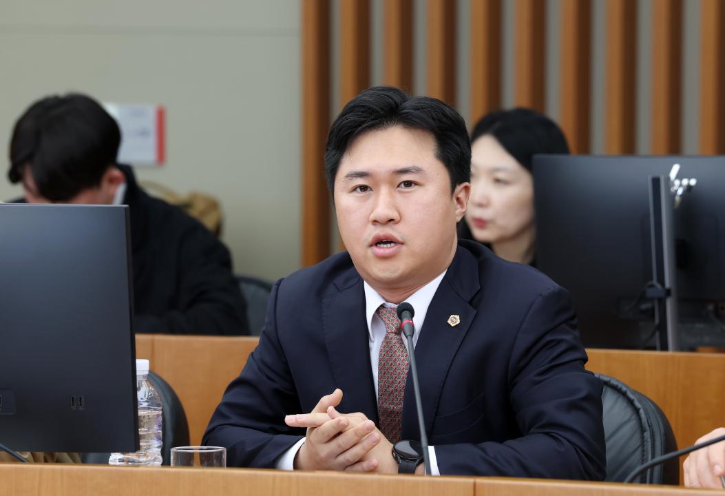 '제358회 임시회 기획경제위원회 현장방문' 게시글의 사진(122) '0416_코닝정밀소재 방문39.jpg'