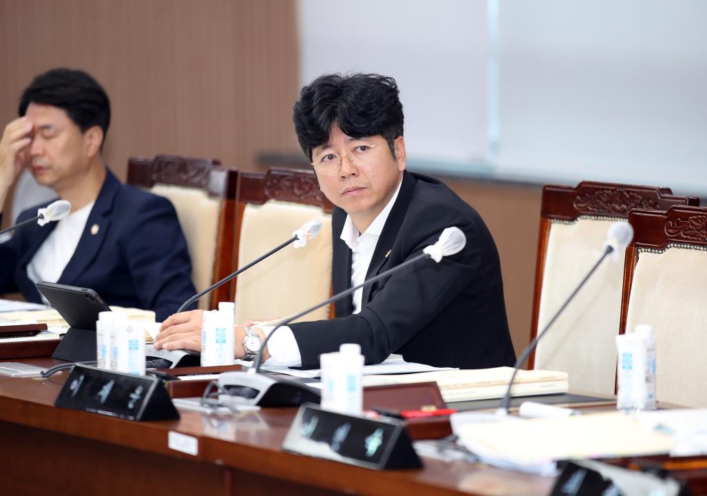 '제2차 문화관광재단 대표이사 후보자 인사청문특위' 게시글의 사진(45) '230621_제2차 문화관광재단 대표이사 인사청문특위_295.JPG'