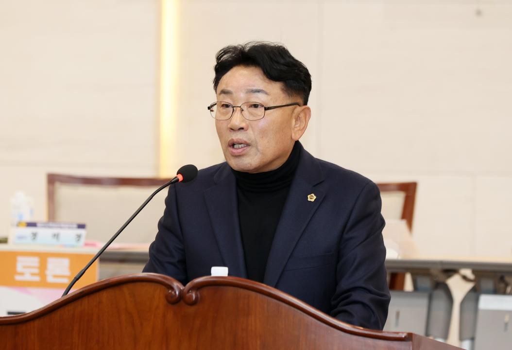 '이철수 의원,  '복지 패러다임 전환의 시대, 당진시 미래복지 정책 수립' 의정토론회' 게시글의 사진(22) '251031_이철수 의원 미래복지 정책수립 의정토론회_26.JPG'