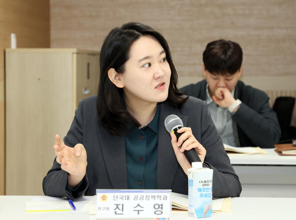 '안종혁 의원 AI 활용 주민자치 활성화 연구모임' 게시글의 사진(30) '260403_안종혁 의원 AI 활용 주민자치 활성화 연구모임 (39).JPG'