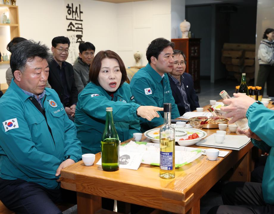 '제358회 임시회 농수위 현장방문(김산업특화단지, 전통줒조업체)' 게시글의 사진(27) '250415_제358회 임시회 농수위 현장방문_99.JPG'