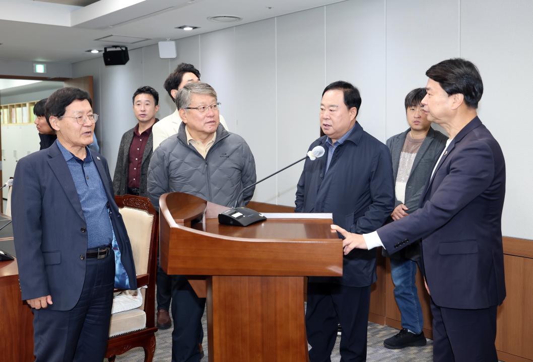 '제주특별자치도의회 교육위원회 충남도의회 방문' 게시글의 사진(8) '1104_제주도의회 교육위원회 방문22.jpg'