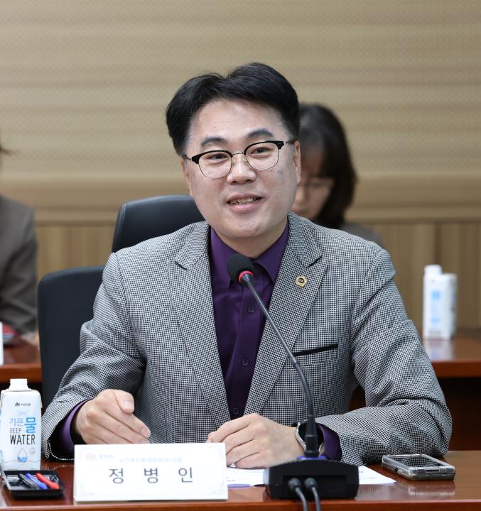'제358회 임시회 보건복지환경위원회 현장방문' 게시글의 사진(45) '0415_보건환경연구원 현장방문46.jpg'