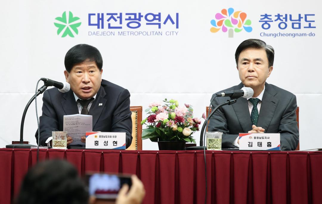 '(미래를 향한 충청인의 도약) 충남-대전 통합 추진 공동 선언' 게시글의 사진(10) '1121_충남대전 행정통합 추진 선언식12.jpg'