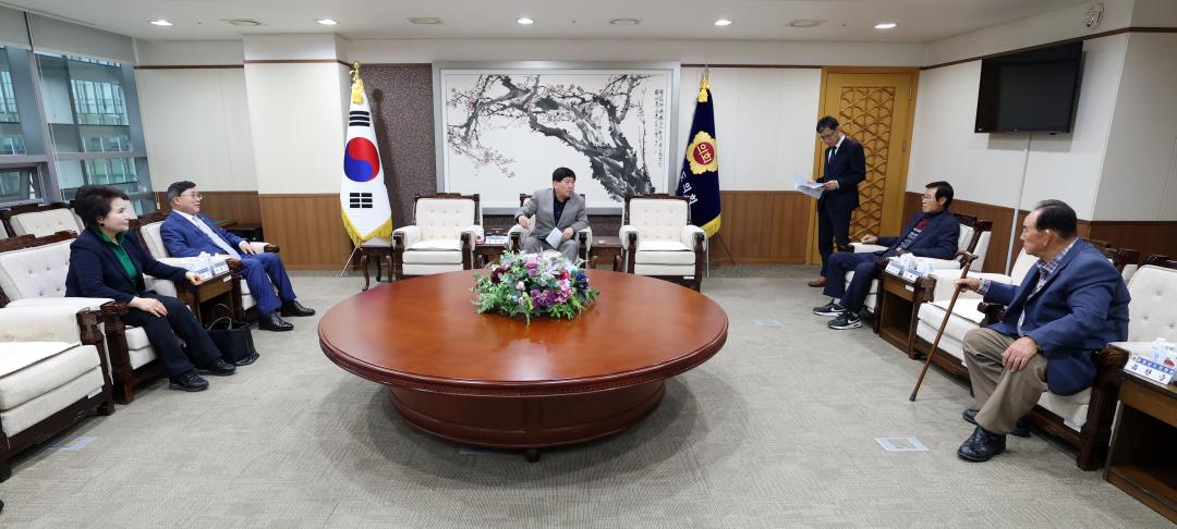 '제8대 도의원 초청 간담회' 게시글의 사진(5) '0422_제8대 의원 초청 간담회05.jpg'