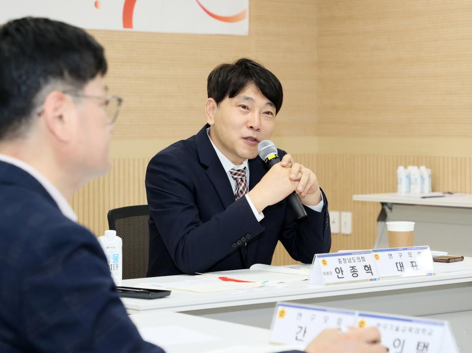 '안종혁 의원 AI 활용 주민자치 활성화 연구모임' 게시글의 사진(14) '260403_안종혁 의원 AI 활용 주민자치 활성화 연구모임 (20).JPG'