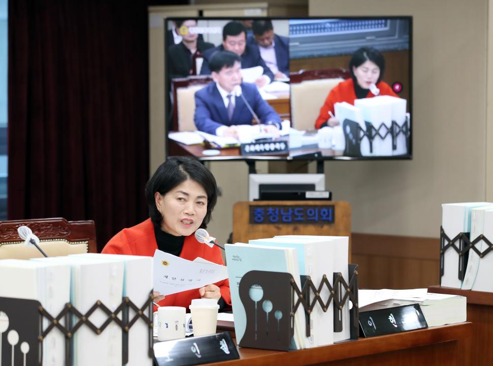 '제362회 정례회 제3차 행정문화위원회' 게시글의 사진(18) '1201_제362회 정례회 행정사무감사 행정문화위원회_13.jpg'