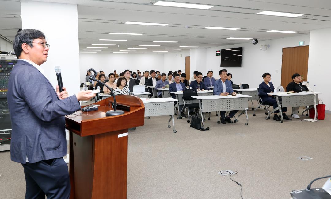 '충청남도 장애교원 지원정책 개선 방안 모색을 위한 의정토론회(좌장 방한일 의원)' 게시글의 사진(25) '0731_충청남도 장애 교원 지원정책 의정토론회25.jpg'